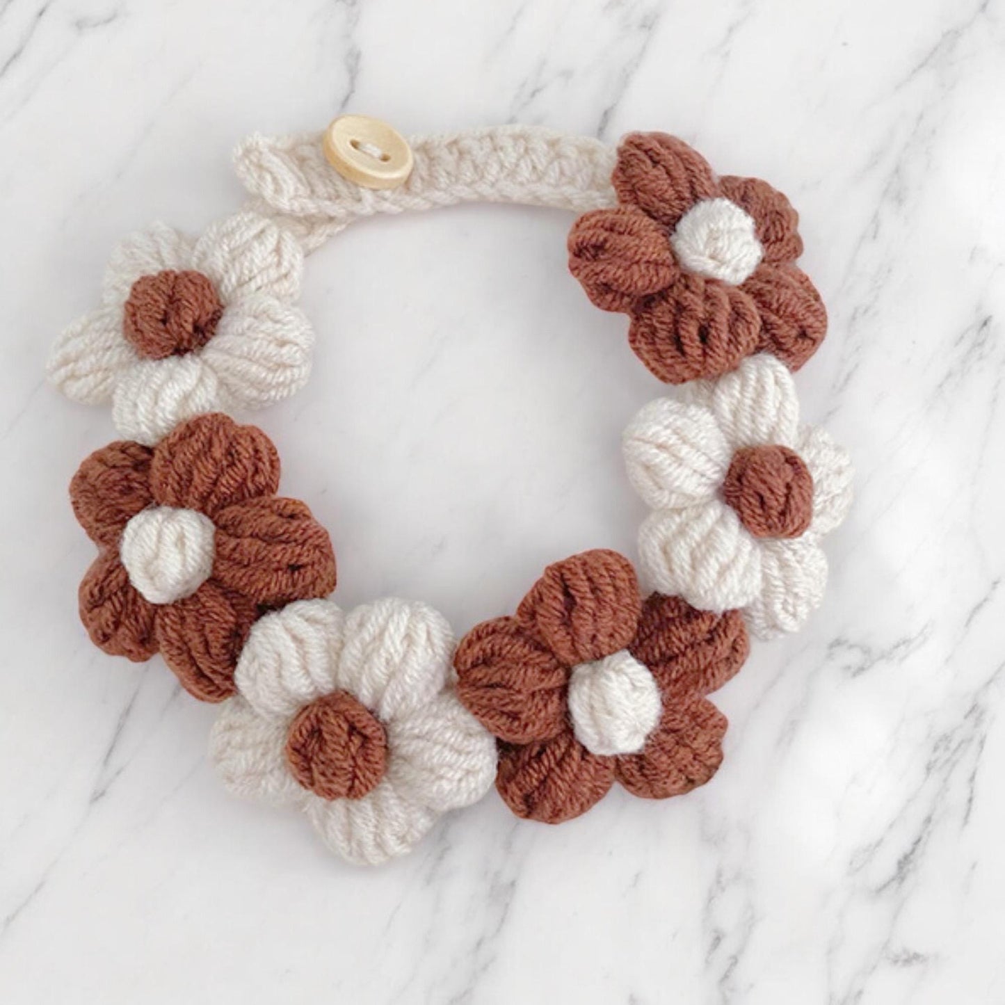 Floral collar, adjustable